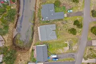 1801 NW Dolphin Ln, Waldport, OR 97394 - Photo 28