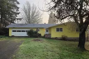 560 St John St, Sutherlin, OR 97479 - Photo 2