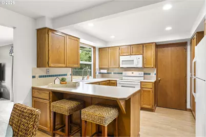 15245 SE Market Ct, Portland, OR 97233 - Photo 8