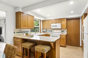15245 SE Market Ct, Portland, OR 97233 - Photo 8