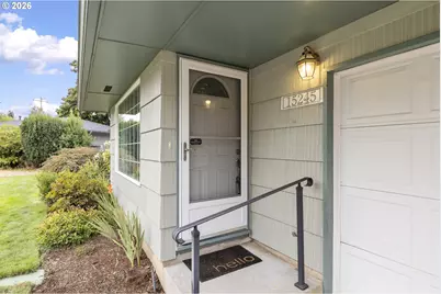15245 SE Market Ct, Portland, OR 97233 - Photo 2
