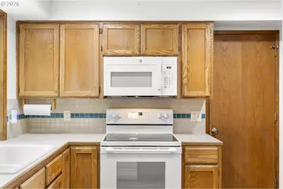 15245 SE Market Ct, Portland, OR 97233 - Photo 10
