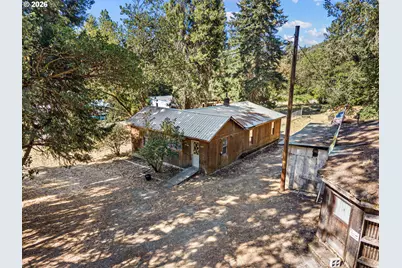 426 Lou Gray Dr, Myrtle Creek, OR 97457 - Photo 2