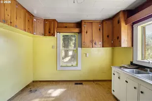426 Lou Gray Dr, Myrtle Creek, OR 97457 - Photo 6
