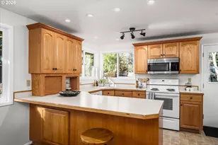 195 Coachman Dr, Eugene, OR 97405 - Photo 10