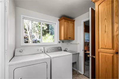 195 Coachman Dr, Eugene, OR 97405 - Photo 12