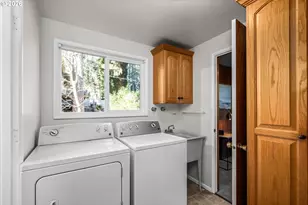 195 Coachman Dr, Eugene, OR 97405 - Photo 12