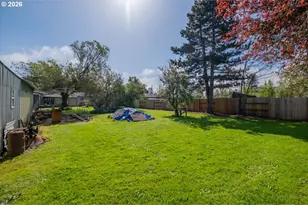 220 View Ln, Lebanon, OR 97355 - Photo 38