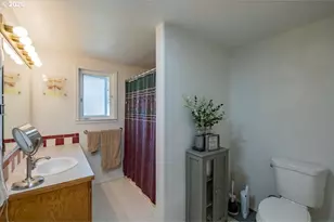 220 View Ln, Lebanon, OR 97355 - Photo 24