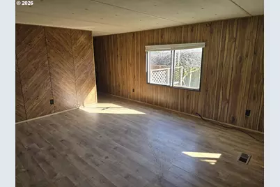 101 NE Darrell Ave, Winston, OR 97496 - Photo 6