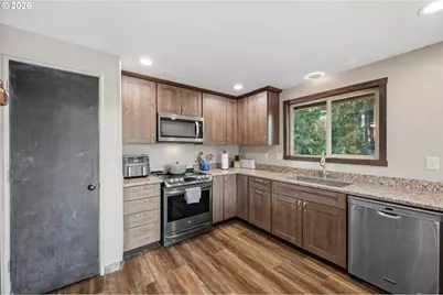 950 NE Edgehill Dr, Estacada, OR 97023 - Photo 8