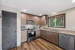 950 NE Edgehill Dr, Estacada, OR 97023 - Photo 8