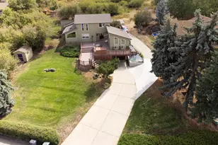 1902 Highland Dr, La Grande, OR 97850 - Photo 2
