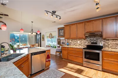 1303 NW 29th Ct, Battle Ground, WA 98604 - Photo 6