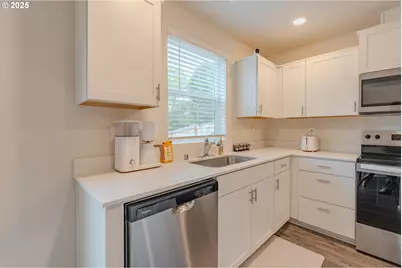 10404 NE 46th St, Vancouver, WA 98682 - Photo 14