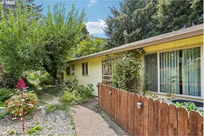 9637 SW 62nd Ave, Portland, OR 97219 - Photo 2