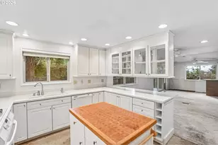 9637 SW 62nd Ave, Portland, OR 97219 - Photo 10