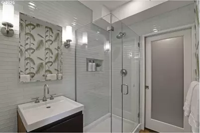 1710 NW Hoyt St, Portland, OR 97209 - Photo 16