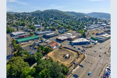 328 NE Winchester St, Roseburg, OR 97470 - Photo 32