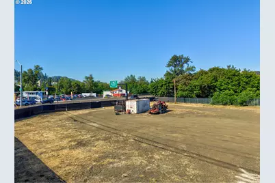 328 NE Winchester St, Roseburg, OR 97470 - Photo 8