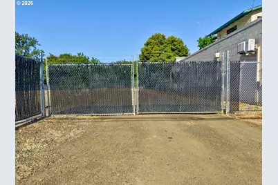 328 NE Winchester St, Roseburg, OR 97470 - Photo 10