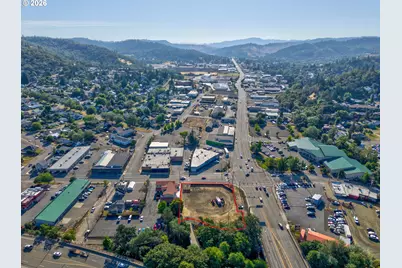 328 NE Winchester St, Roseburg, OR 97470 - Photo 24
