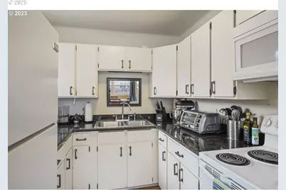 830 S 7th St, Cottage Grove, OR 97424 - Photo 10