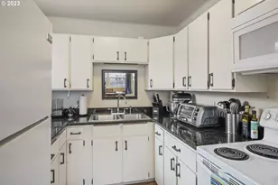 830 S 7th St, Cottage Grove, OR 97424 - Photo 10