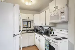 830 S 7th St, Cottage Grove, OR 97424 - Photo 12