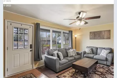 830 S 7th St, Cottage Grove, OR 97424 - Photo 16