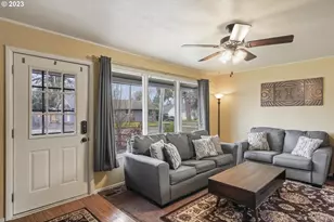 830 S 7th St, Cottage Grove, OR 97424 - Photo 16