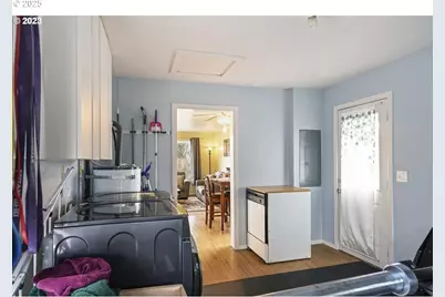 830 S 7th St, Cottage Grove, OR 97424 - Photo 8