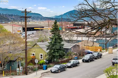304 E Humboldt St, Bingen, WA 98605 - Photo 16