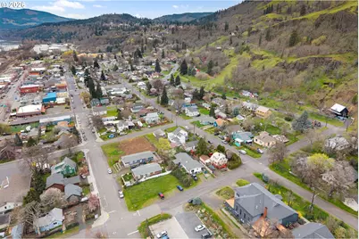 304 E Humboldt St, Bingen, WA 98605 - Photo 14