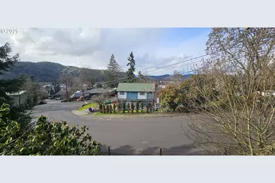 1123 SE Hawthorne Dr, Roseburg, OR 97470 - Photo 24