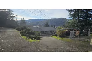 1123 SE Hawthorne Dr, Roseburg, OR 97470 - Photo 2