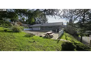 1123 SE Hawthorne Dr, Roseburg, OR 97470 - Photo 4