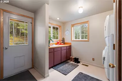 894 Colwell Hill Ln, Roseburg, OR 97471 - Photo 32