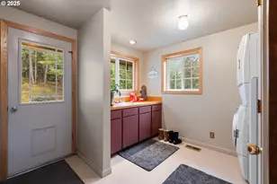 894 Colwell Hill Ln, Roseburg, OR 97471 - Photo 32