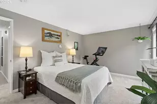 6928 SW Montauk Cir, Lake Oswego, OR 97035 - Photo 12