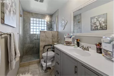 200 S Cascade Dr, Woodburn, OR 97071 - Photo 22