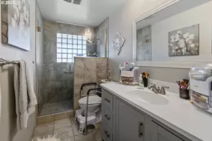 200 S Cascade Dr, Woodburn, OR 97071 - Photo 22