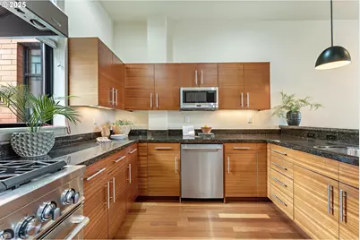 1660 NW Riverscape Dr, Portland, OR 97209 - Photo 10