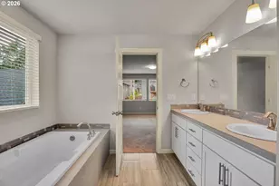 15487 SE Hawthorne Mdws St, Portland, OR 97236 - Photo 24