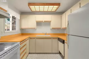 3805 SE 180th Pl, Portland, OR 97236 - Photo 8