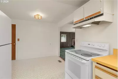 3805 SE 180th Pl, Portland, OR 97236 - Photo 10