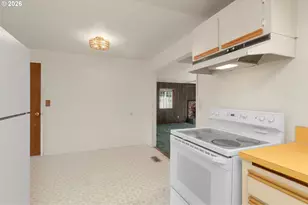 3805 SE 180th Pl, Portland, OR 97236 - Photo 10