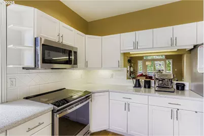 3614 S Corbett Ave, Portland, OR 97239 - Photo 12