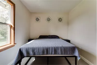 111 Holeman Ave, Eugene, OR 97404 - Photo 6