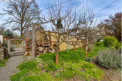 111 Holeman Ave, Eugene, OR 97404 - Photo 38